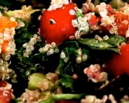 Salada de Quinoa com Brócolis e Queijo