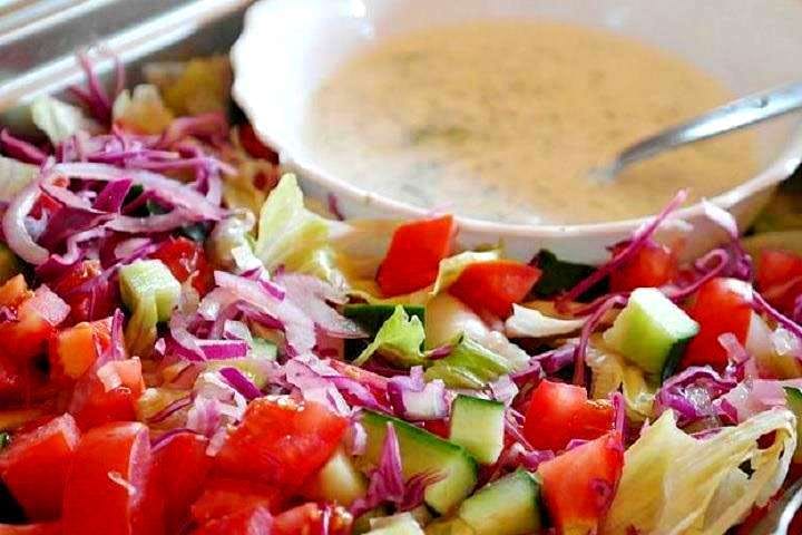 Salada de Repolho com Molho de Iogurte