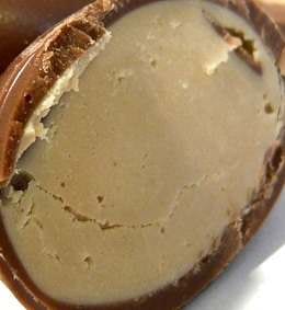 Ovinhos de Chocolate com Recheio de Chocolate Branco